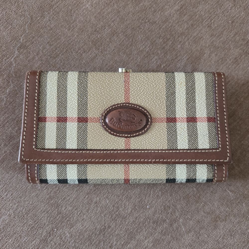 Burberry Kiss Lock Wallet